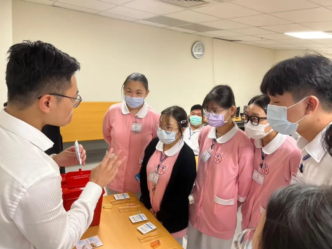仁德醫專護理科和全台四大醫學中心合作,包括台北慈濟醫院、國泰綜合醫院、彰化基督教醫院、中國醫大附設醫院,成為全台擁有最多醫學中心公費班的科系,為學生提供豐富實習資源與就業保障。(圖/仁德醫專提供)