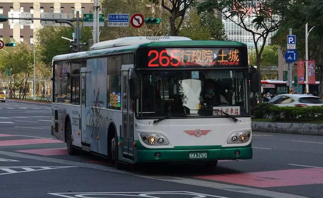 亞軍則是「265路線（含支線）」，收入達2.3億元。（圖／翻攝自維基百科）