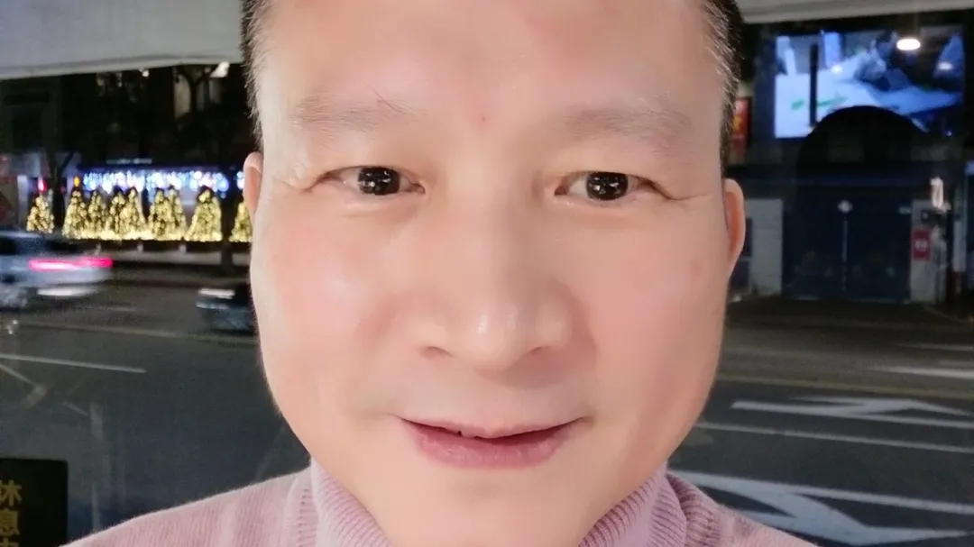 秦楊驚曝右眼突然失明。(圖/翻攝秦楊 臉書)