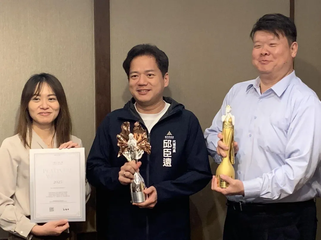 新竹市活動得獎連連，(左)民政處長施淑婷、(中)代理市長邱臣遠、(右)文化局長王翔郁 &nbsp; &nbsp; 照片來源:中天新聞