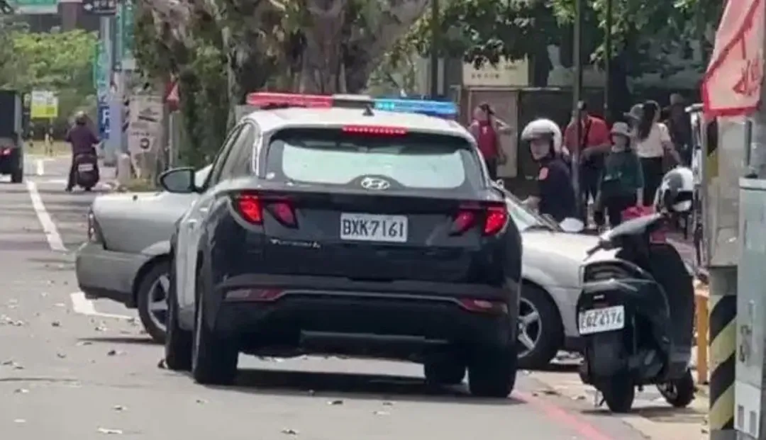 嫌犯拒檢衝撞警方車輛逃逸。（圖／資料畫面）