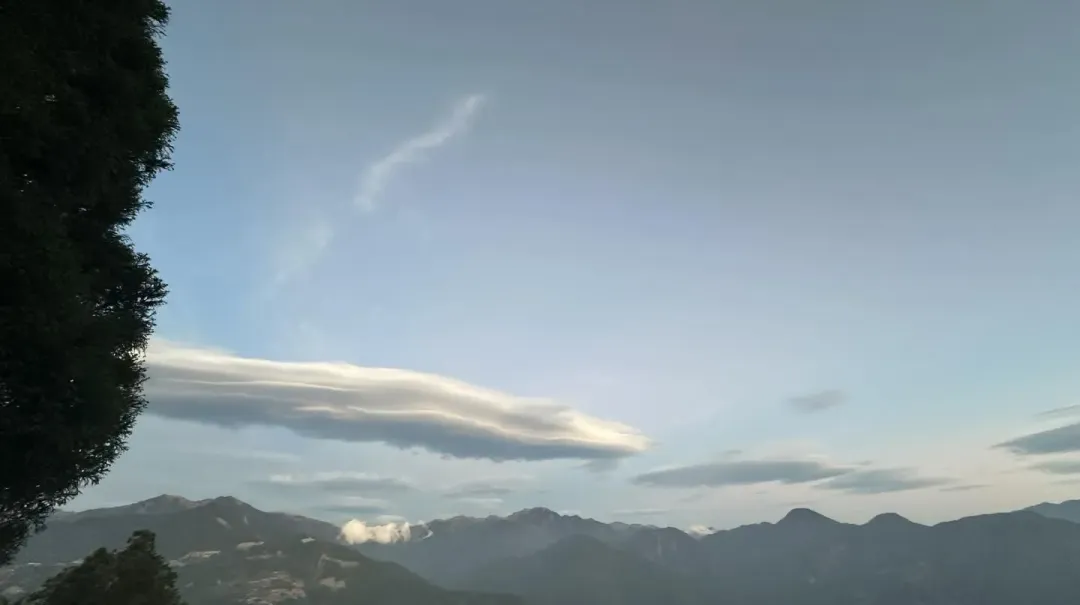 飛碟雲出現時代表大氣環境正在改變。（圖／翻攝自清境農場臉書粉專）
