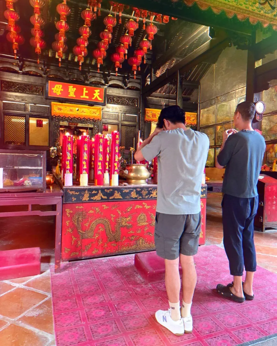 李李仁前往當地媽祖廟祈福。（圖／翻攝自李李仁臉書）