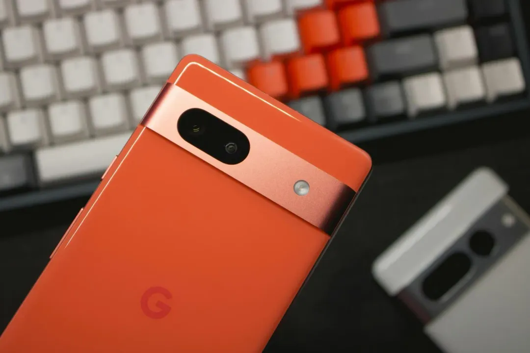 Google坦承Pixel 7a手機電池存在異常膨脹問題。(示意圖/翻攝Unsplash)