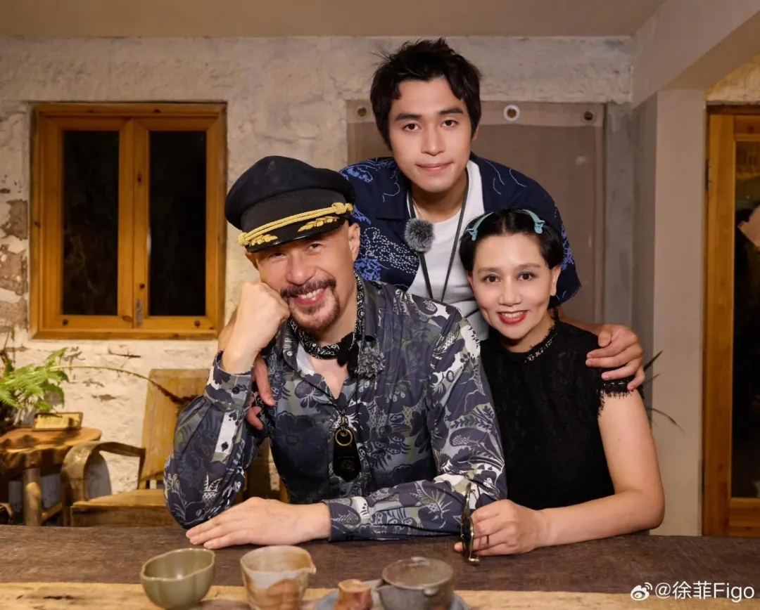 徐錦江與老婆、兒子合照。（圖／翻攝自微博）