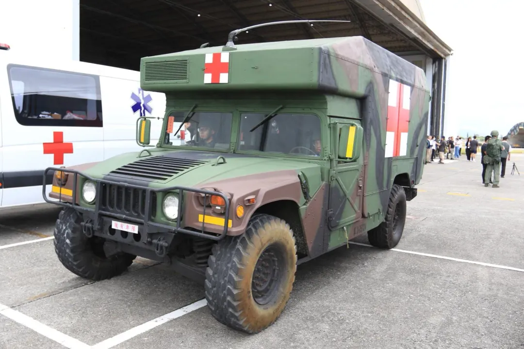 在花蓮空軍基地參加「漢光40號」演習的悍馬救護車。(圖/宋玉寧攝)