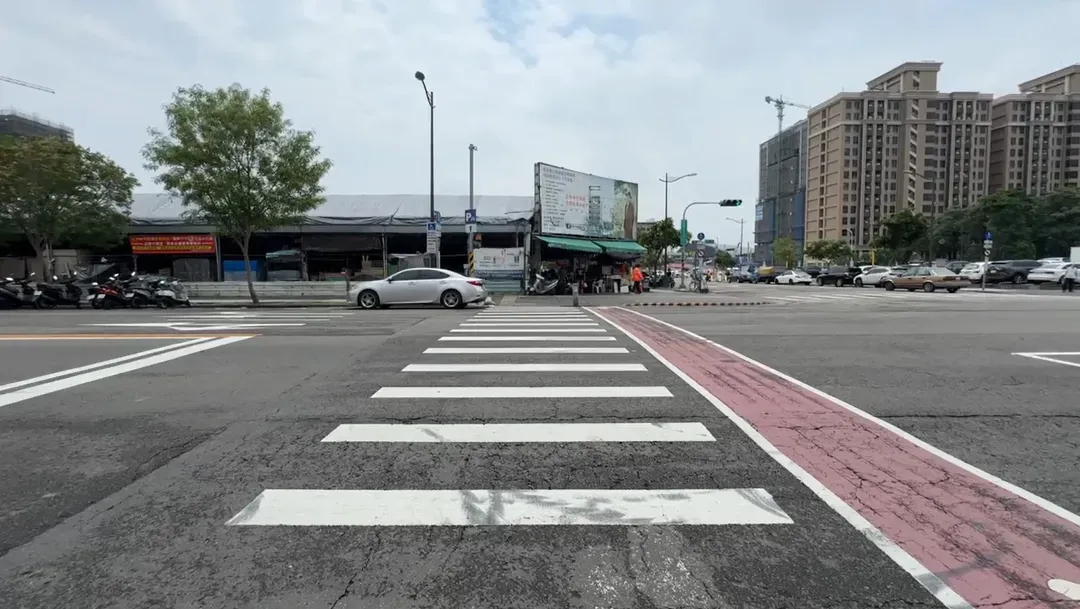 陳婦過馬路遭撞死。（圖／中天新聞）
