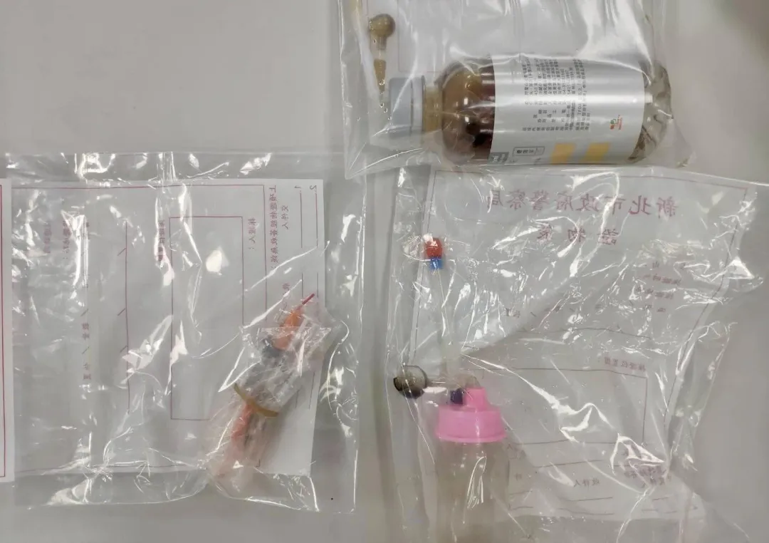 警方在死者住處搜出毒品。（圖／翻攝畫面）
