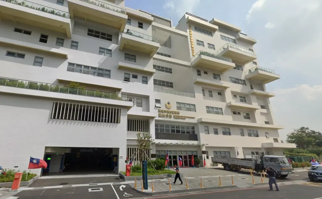 高雄鳳山爆女子墜樓身亡。（圖／翻攝自Google map）