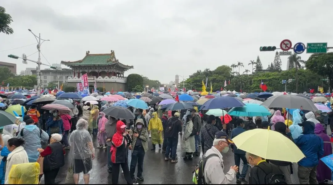 景福門中山南路2側已爆滿。(圖/塗豐駿攝)