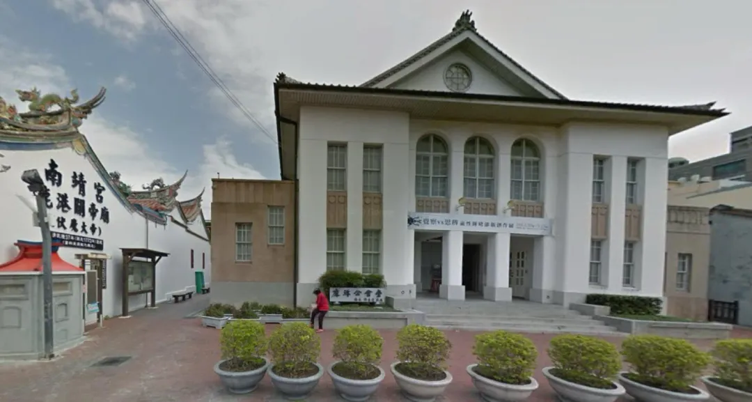 鹿港老街公會堂又見偷拍狼。(圖/翻攝自Google map)