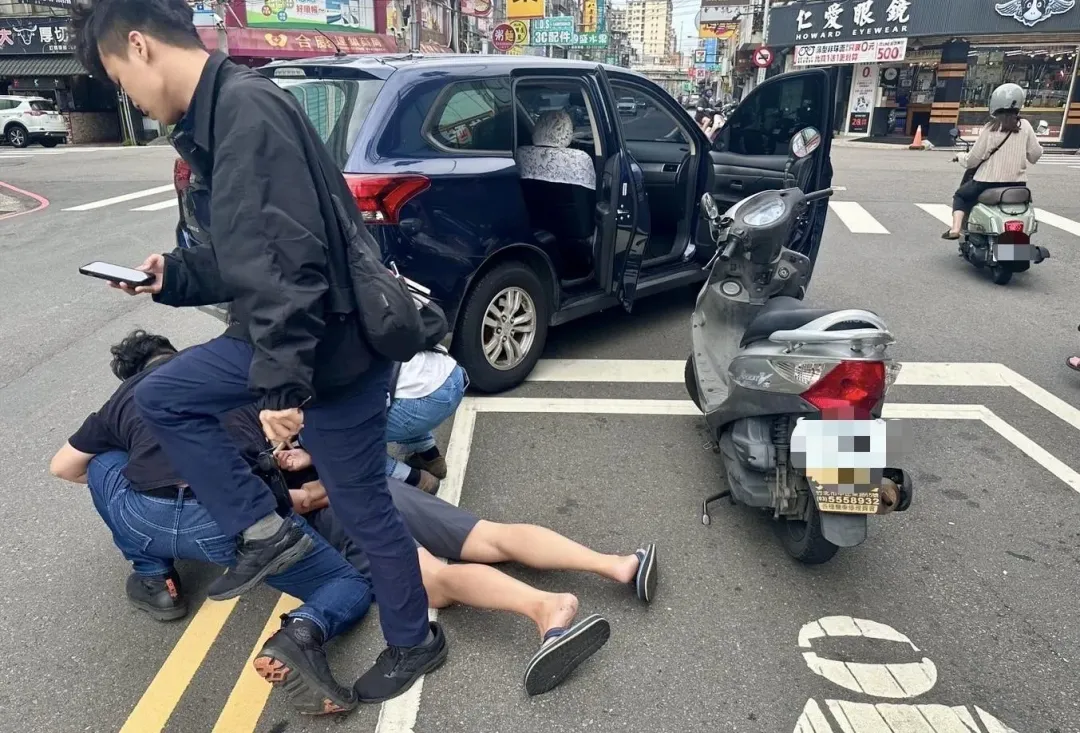 嫌犯得手後南下新竹遭警方壓制逮捕。(圖/翻攝畫面)