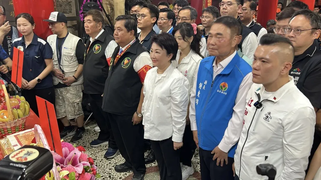 盧秀燕參拜。（圖/中天新聞）