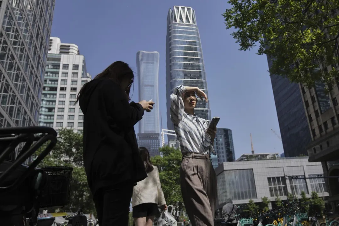 《路透》揭美國對中港貿易黑名單錯誤百出。圖為北京商業區。（圖/美聯社）
