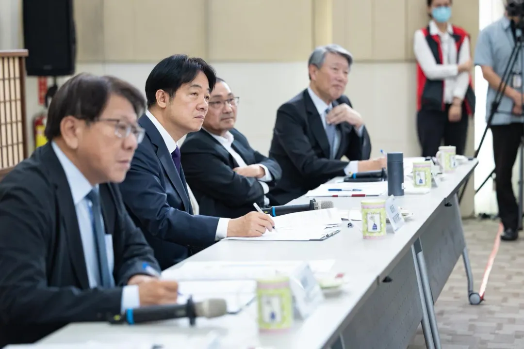 總統賴清德、經濟部長郭智輝到新北產業園區與企業座談，新北市長侯友宜也出席。（圖／總統府提供）