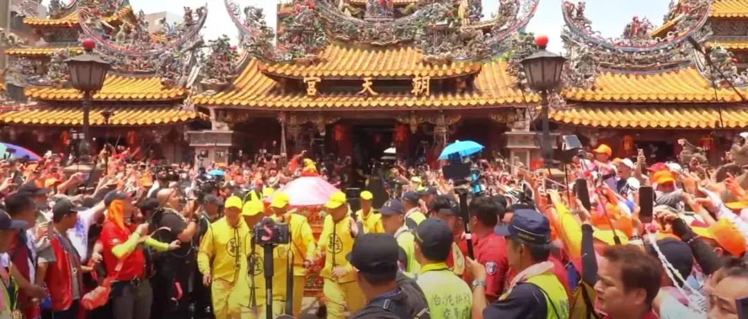 白沙屯媽祖鑾轎「三進三退」入朝天宮。（圖／翻攝自白沙屯媽祖網路電視台）