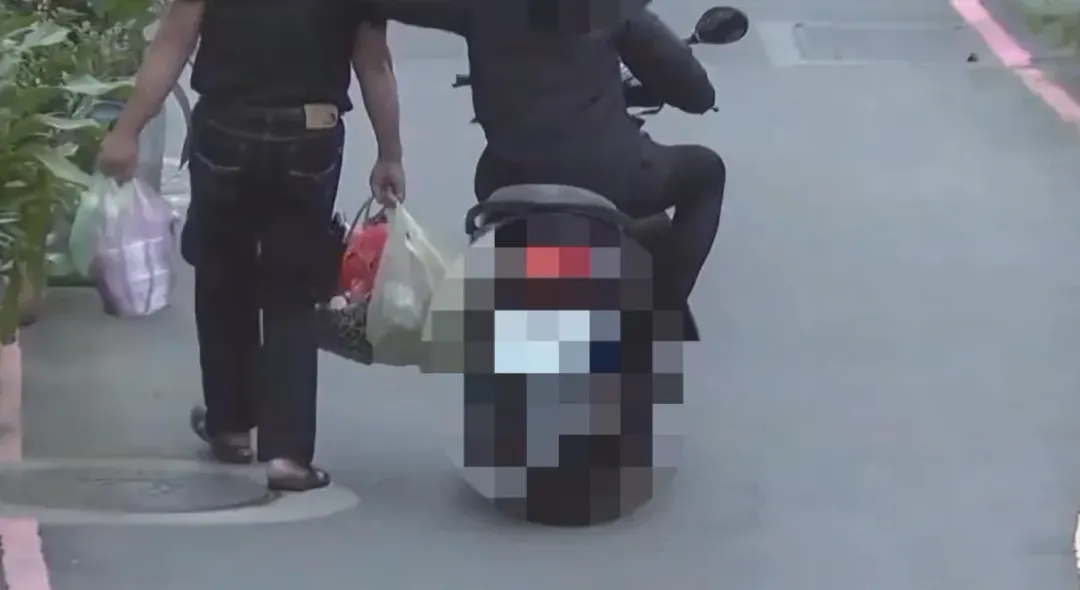 新莊一名男子走在路上脖子的金項鍊遭歹徒搶奪。（圖／警方提供）