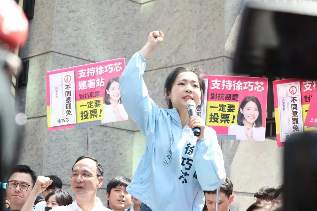 朱立倫上街頭為徐巧芯助講。(圖/截自朱立倫臉書)