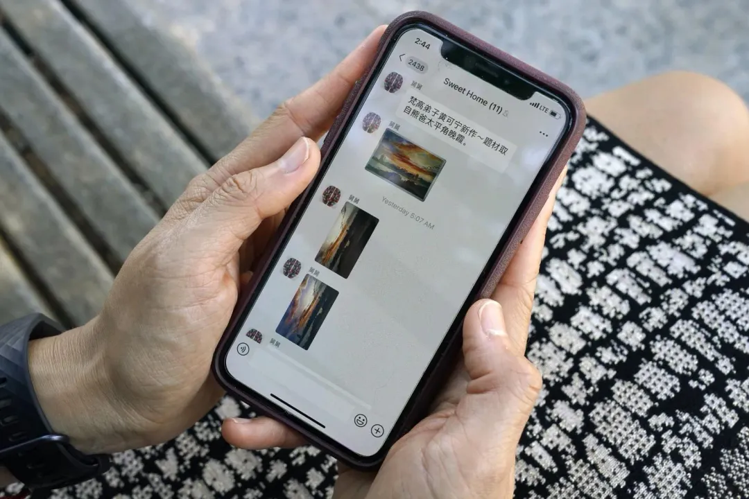 放假回訊息算加班？陸女離職討加班費遭拒怒告法院。（示意圖／美聯社）
