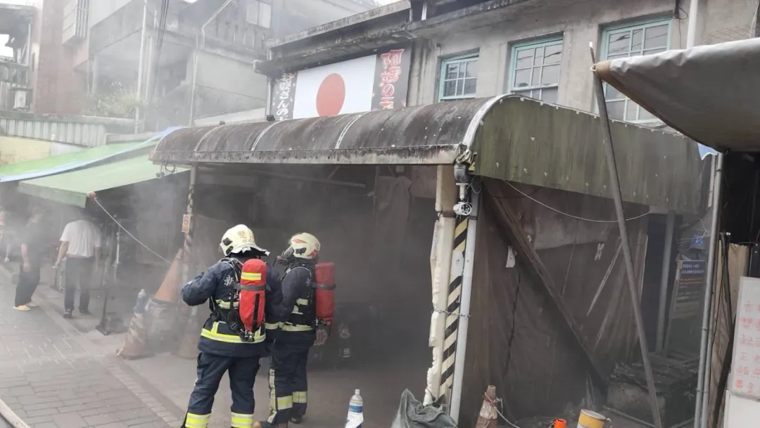 十分老街受到火災影響，台鐵平溪線北上、南下列車均延誤。（圖／翻攝畫面）