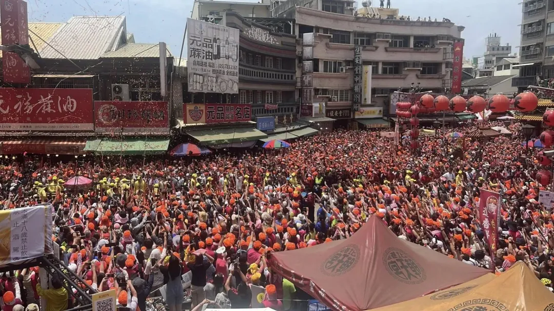 白沙屯媽祖往北港朝天宮進香活動即將進入重要的進火儀式階段，今年報名人數創下新高，達32萬9118人。（圖／翻攝自白沙屯拱天宮臉書）