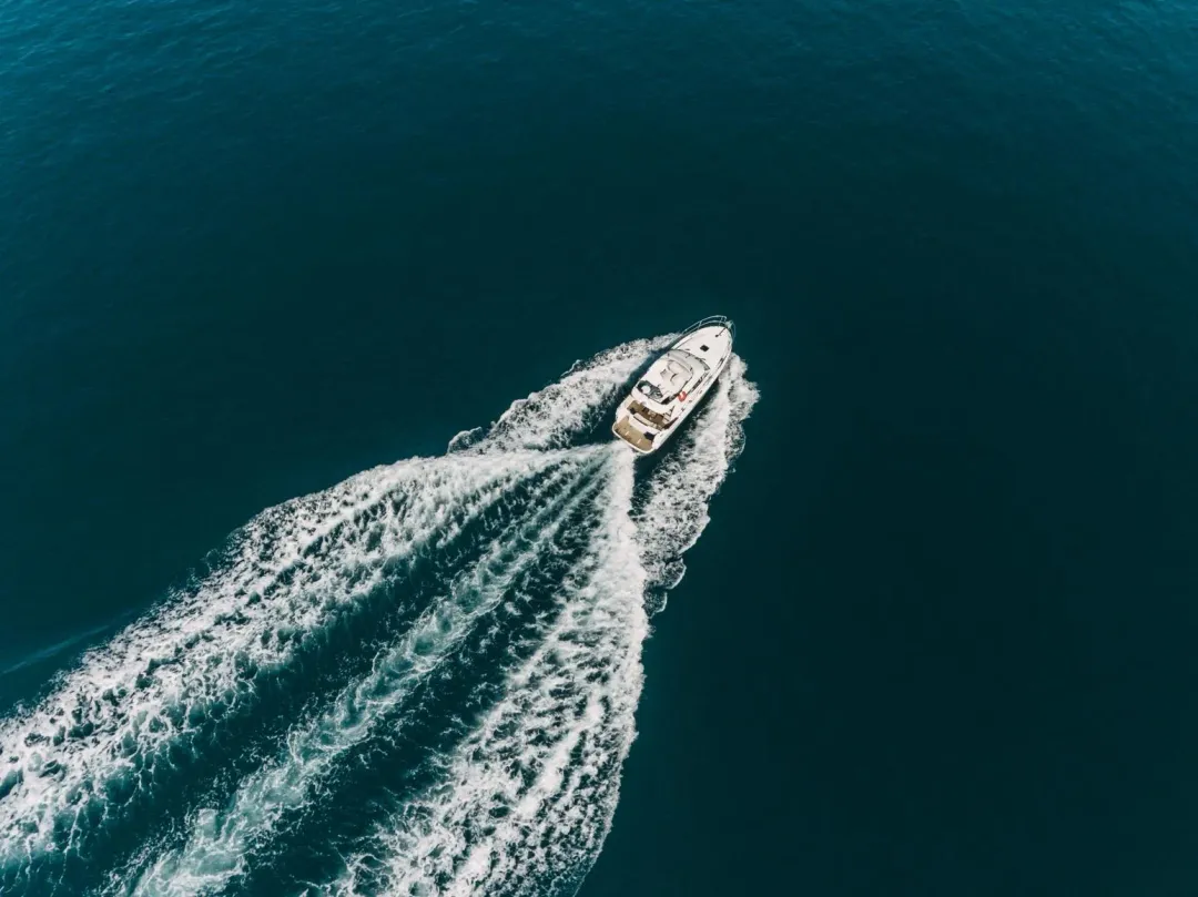 美國邁阿密傳出豪華遊艇翻覆意外。（示意圖／unsplash）