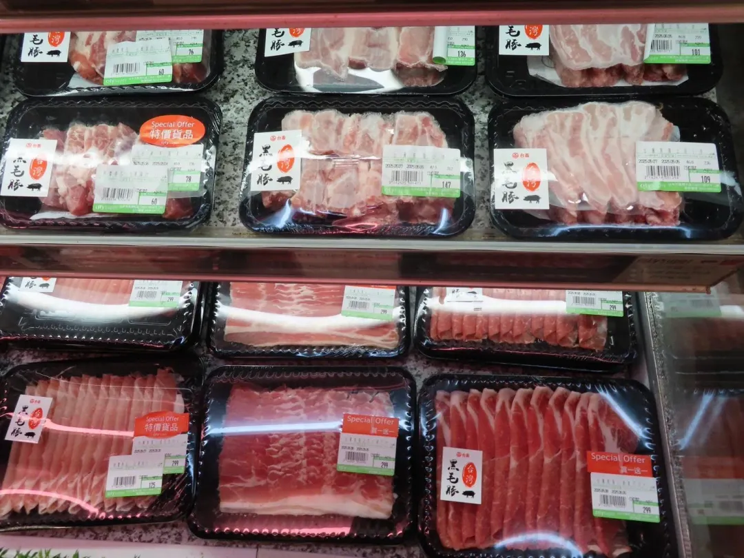 中市府查核超市、賣場等商品是否落實豬肉產地來源標示。(圖/台中市府提供)