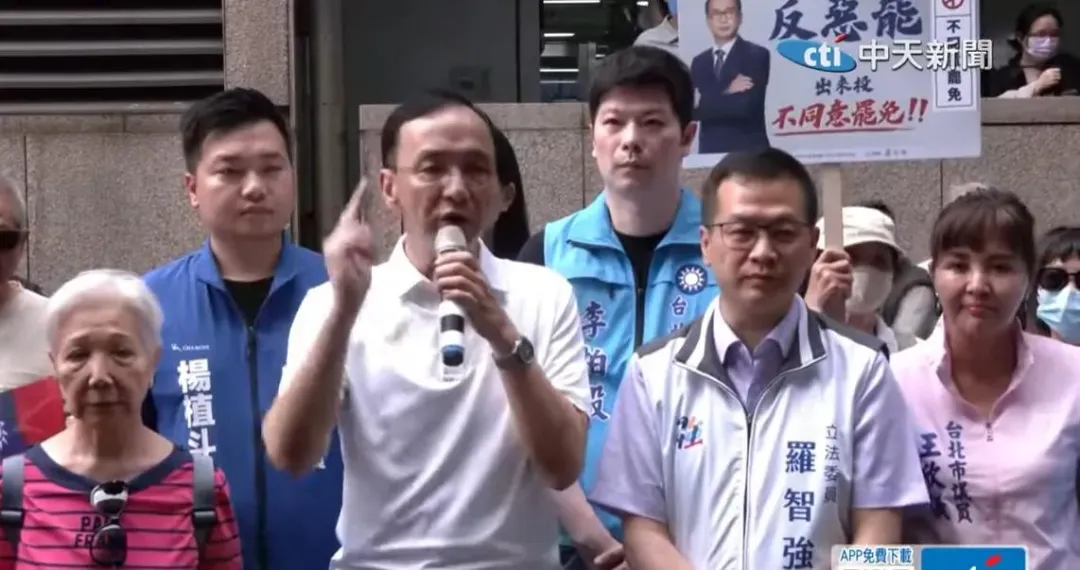 國民黨主席朱立倫為羅智強站台。(圖／中天新聞)