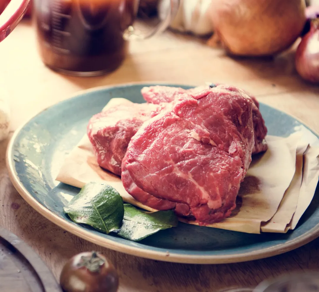 食藥署114年4月29日及5月5日公布3批自澳洲進口冷凍豬腳檢出微量萊克多巴胺。(示意圖/123RF)