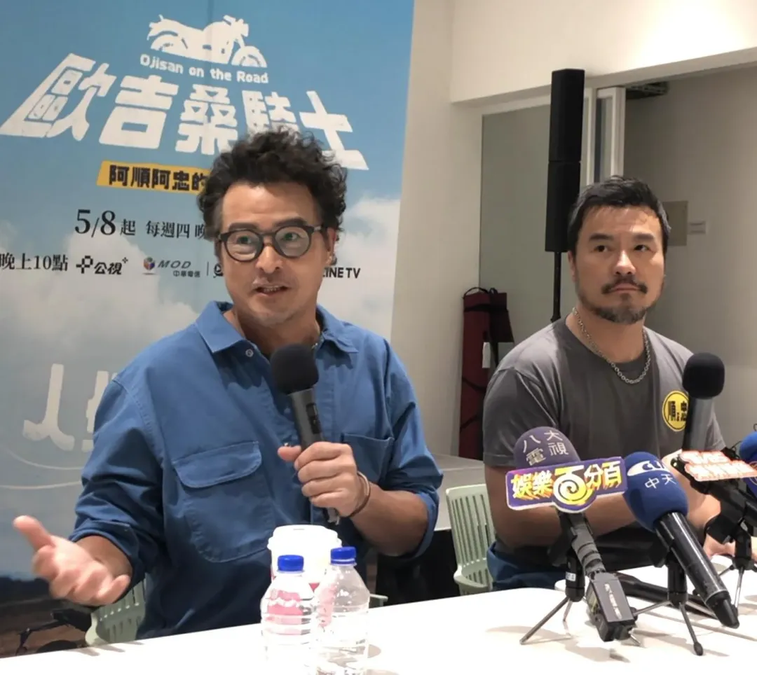 李銘順（左）、李銘忠（右）分享彼此面臨的「中年危機」。（圖／記者郭竹倩 攝）