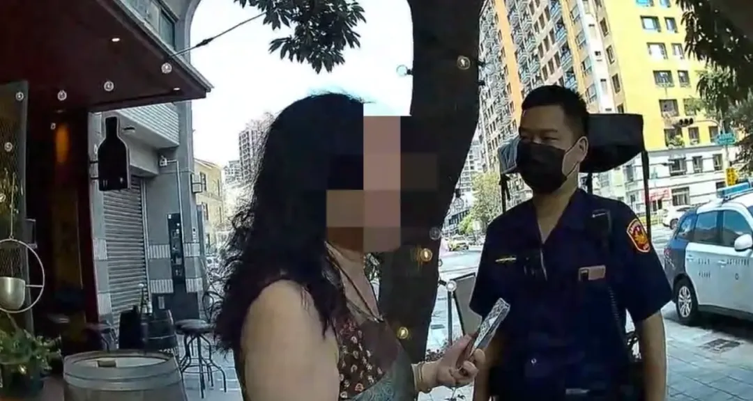 高雄女房東想漲日式飯糰店房租遭拒後曾惡意砸店，今日再與張姓老闆娘疑因檢查店面電線、電壓等原因發生爭執。（圖／翻攝畫面）