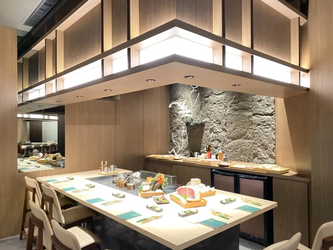 「阪前和牛鐵板燒」安和店有如進階版，空間設計不同於中山店。（圖／黃宏輝提供）