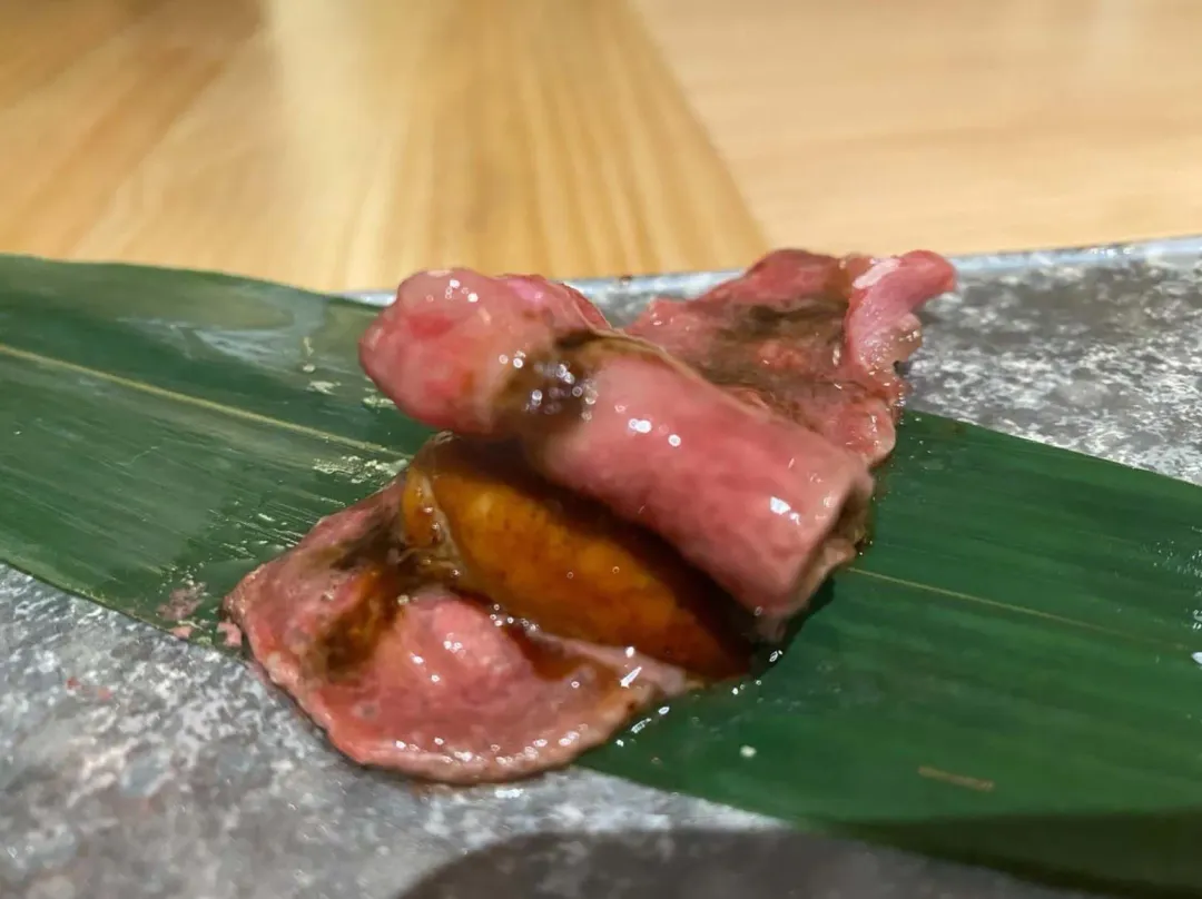 和牛搭配鴨肝再加上照燒醬，頗有日本料理風格。（圖／黃宏輝提供）