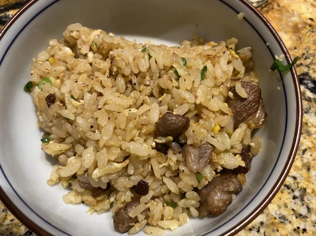 和牛肉碎和松露為炒飯帶來與眾不同的面貌。（圖／黃宏輝提供）