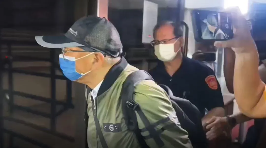 北檢諭令傅崐萁的管家李慶隆100萬元交保並限制住居。（圖／中天新聞）