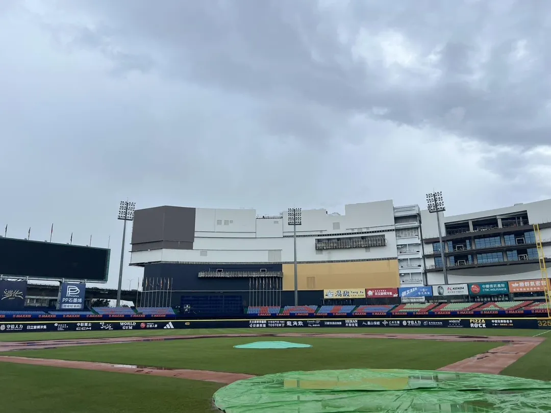 台鋼雄鷹今與中信兄弟之戰因雨延賽。（圖／翻攝自CPBL 中華職棒臉書）