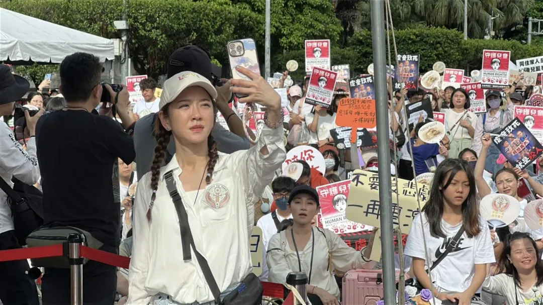 藝人楊千霈到場聲援。（圖／塗豐駿攝）