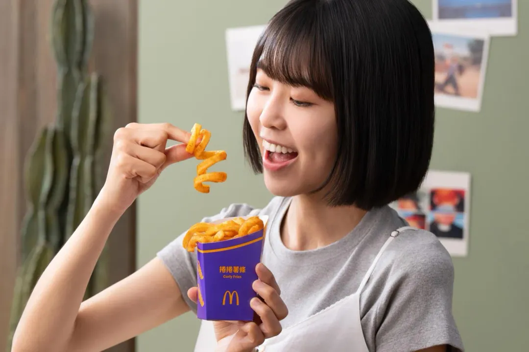 麥當勞「捲捲薯條」限時回歸，還有指定品項買1送1。（圖／麥當勞提供）