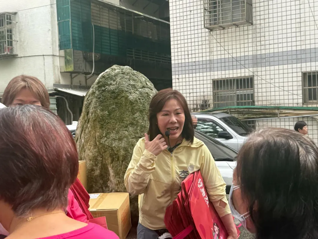 立委李彥秀參加內湖區安泰里「慶祝母親節活動」。（圖／李彥秀辦公室提供）