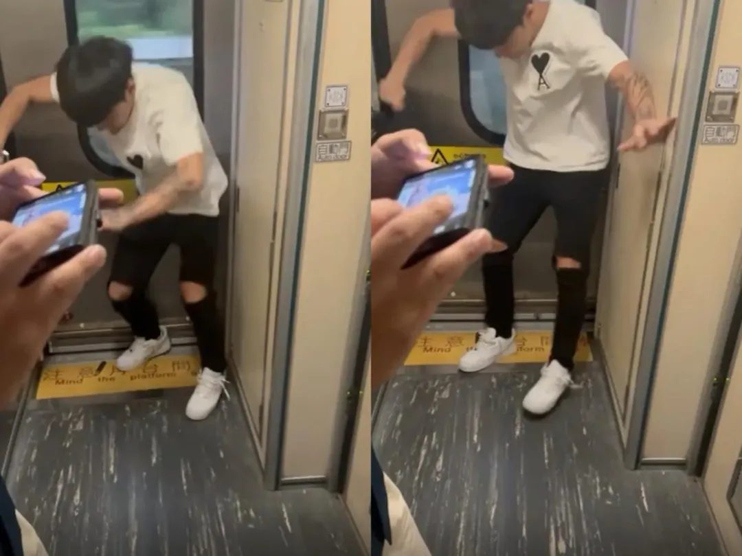 白衣男子在自強號上狂抖，一旁還有一枝黑色筆狀物體。（圖／翻攝自記者爆料網）