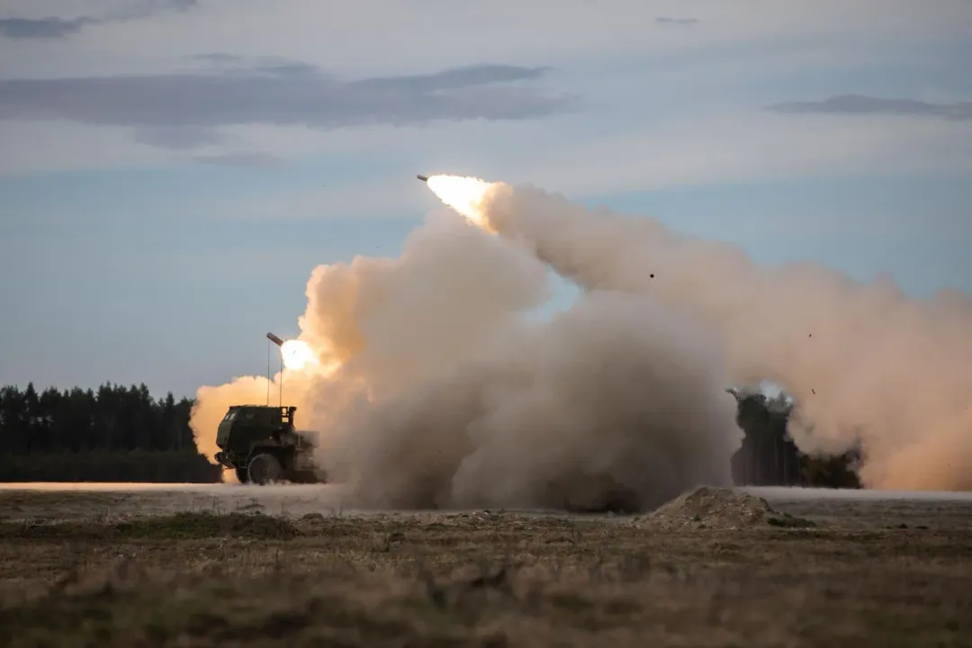 美國第18空降軍的HIMARS在愛沙尼亞實彈射擊。(圖/美國陸軍)