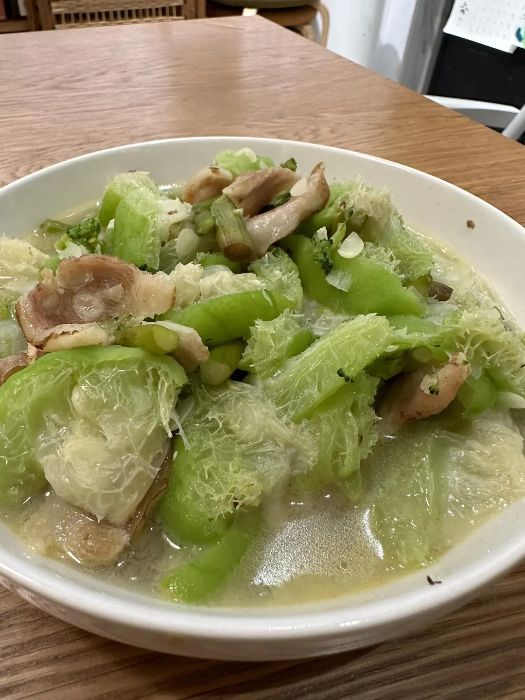 絲瓜纖維粗硬，難以下嚥。（圖／翻攝自我愛全聯-好物老實説臉書公開社團）