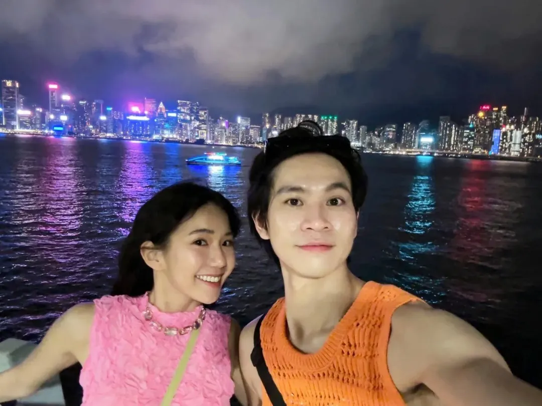 Andy（右）與家寧（左）在2024年分手，後續因財務問題，雙方鬧得不可開交。（圖／翻攝自眾量級 CROWD臉書）