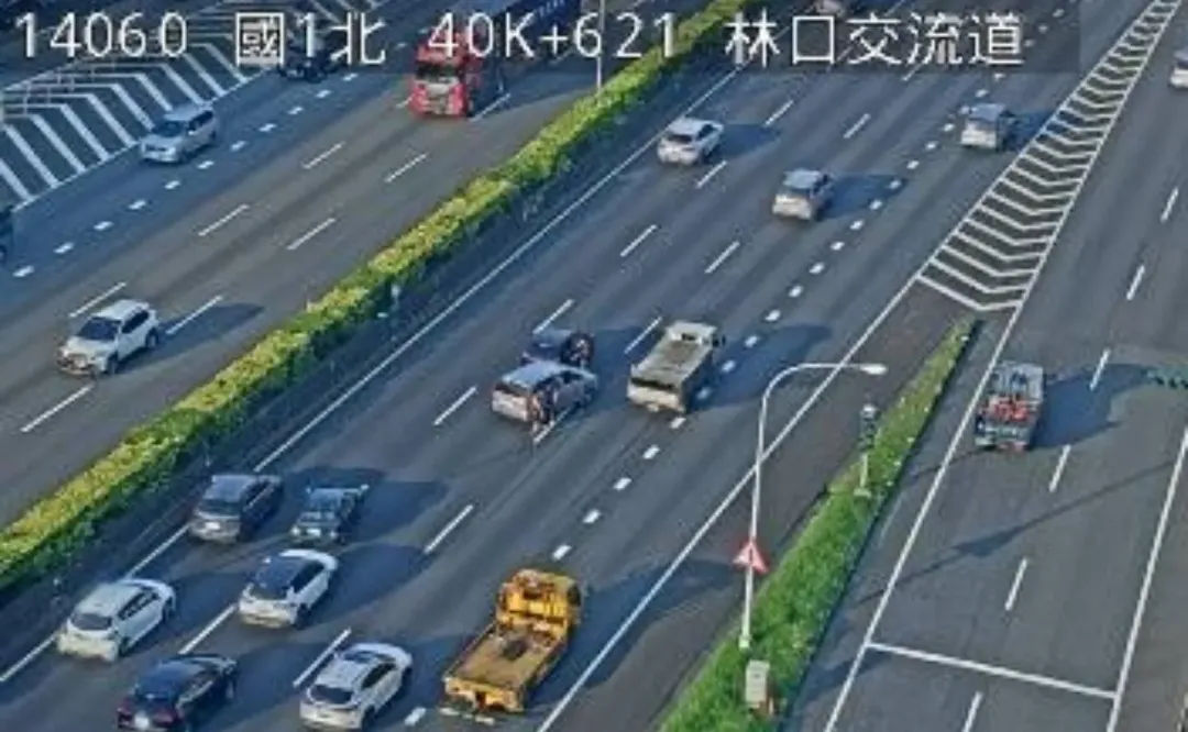 國道1號北上林口段發生追撞車禍。（圖／翻攝自國道公路即時網）