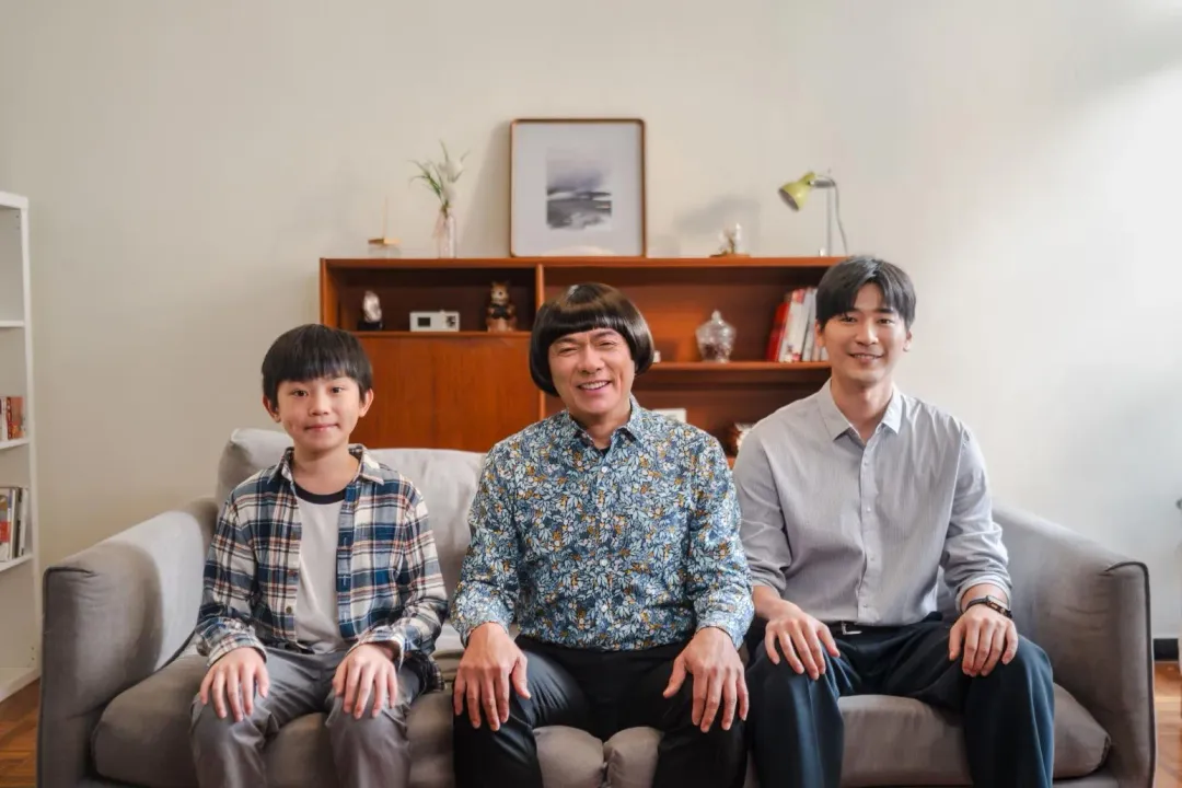 〈阿爸的話〉MV邀請涂善存(右)與《乒乓男孩》童星李星緯(左)合作演出。(圖/甲上娛樂 提供)