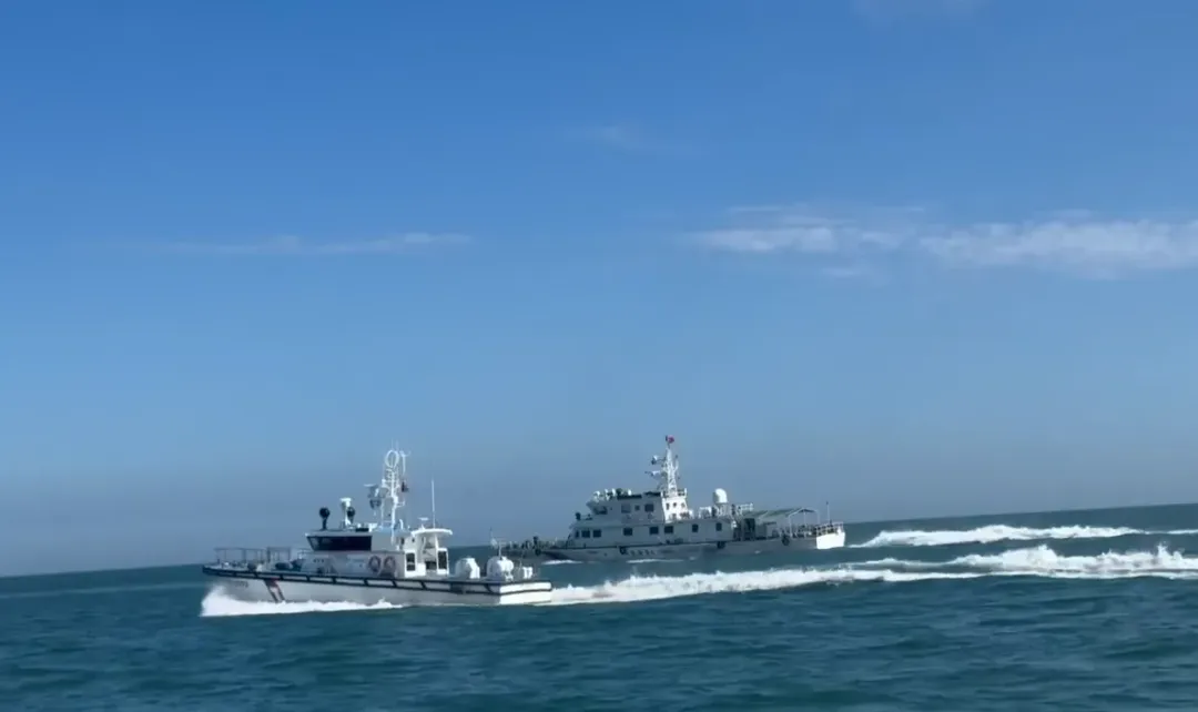 海巡署金馬澎分署15日下午先後偵獲4艘大陸海警船現蹤金門海域，隨即派遣4艘巡防艇併航監控，並廣播要求航離。（圖／海巡署金馬澎分署提供）
