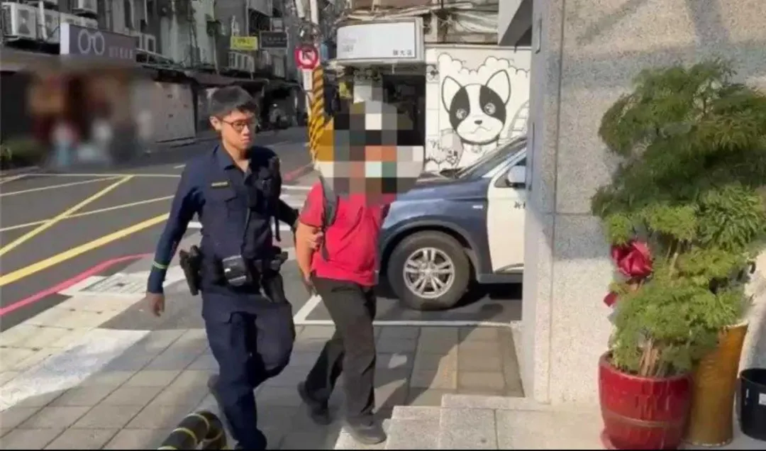 男大生到案坦承偷拍遭送辦。(圖/翻攝畫面)