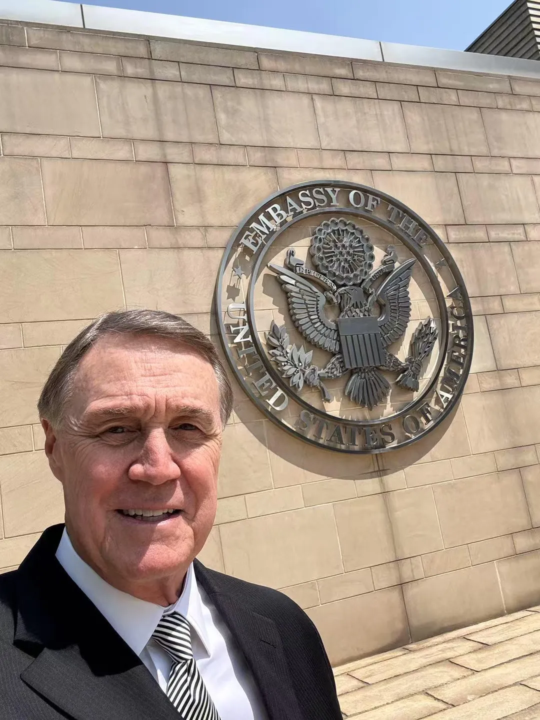 美國駐陸大使龐德偉抵北京履職。（圖／翻攝X@USAmbChina）