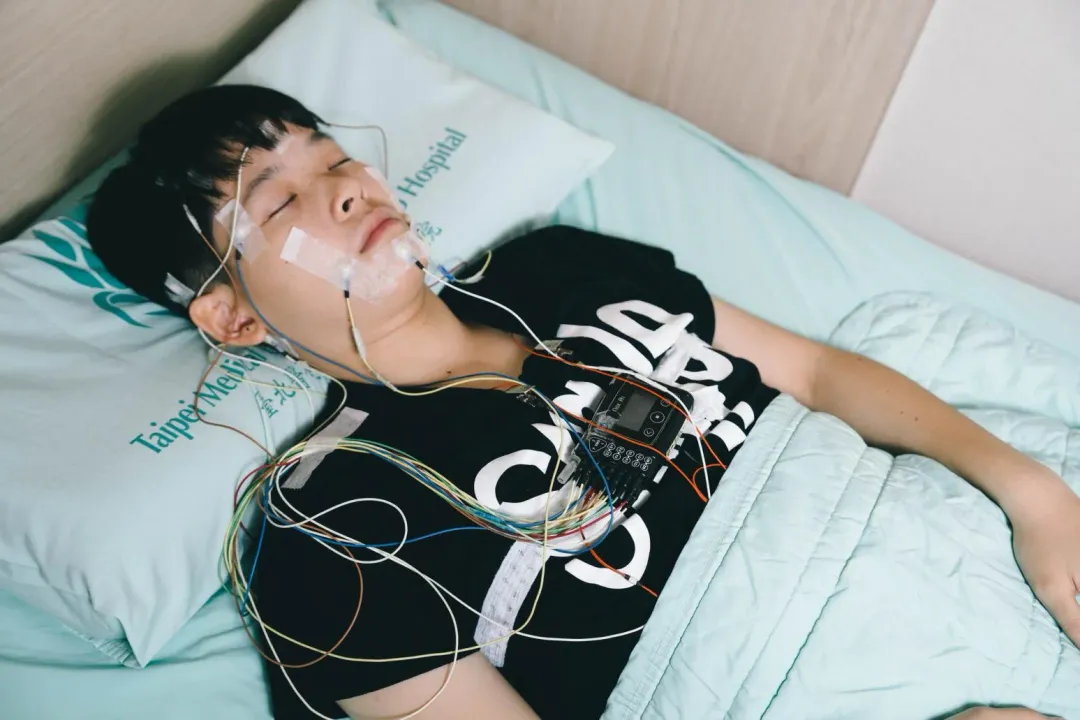 民眾如有睡眠相關困擾，可前往睡眠醫療門診安排相關檢查，非當事人畫面。（圖／雙和醫院）