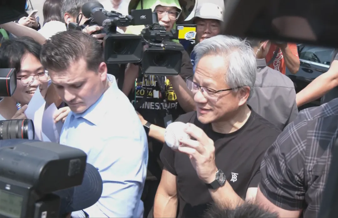 輝達（NVIDIA）執行長黃仁勳手上配戴的名錶也在台灣引發網路熱議。（圖/中天新聞）
